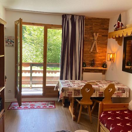 Appartement Risoul, 2 pièces, 6personnes avec Piscine Esterno foto