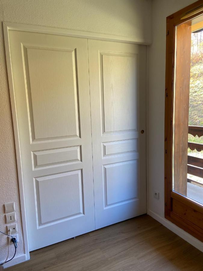 Appartement Risoul, 2 pièces, 6personnes avec Piscine Esterno foto