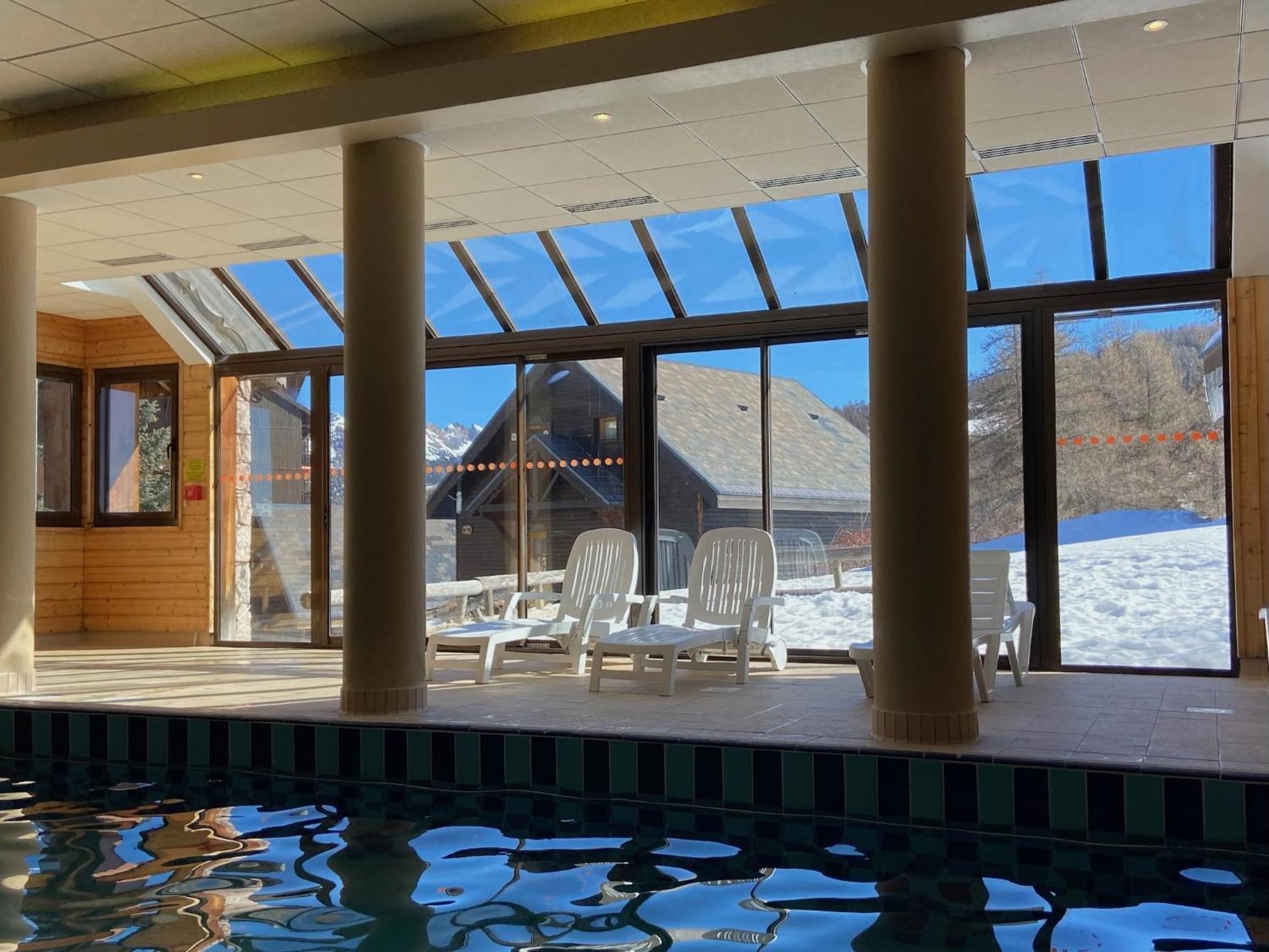 Appartement Risoul, 2 pièces, 6personnes avec Piscine Esterno foto