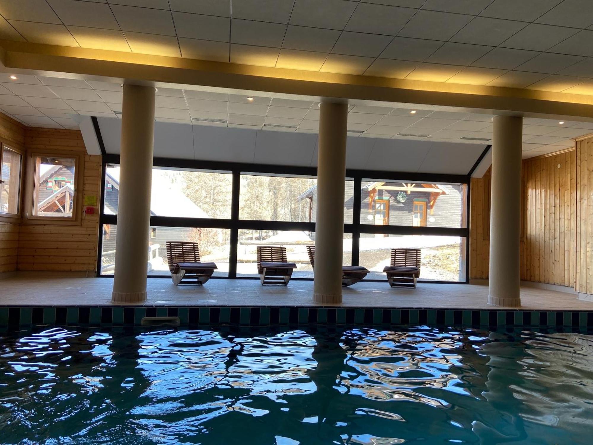 Appartement Risoul, 2 pièces, 6personnes avec Piscine Esterno foto